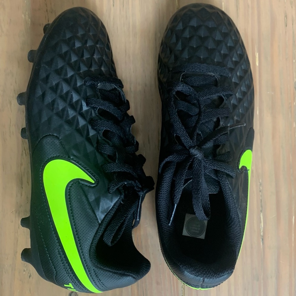 Nike Kids Tiempo Legend 8 Club FG Soccer Cleats